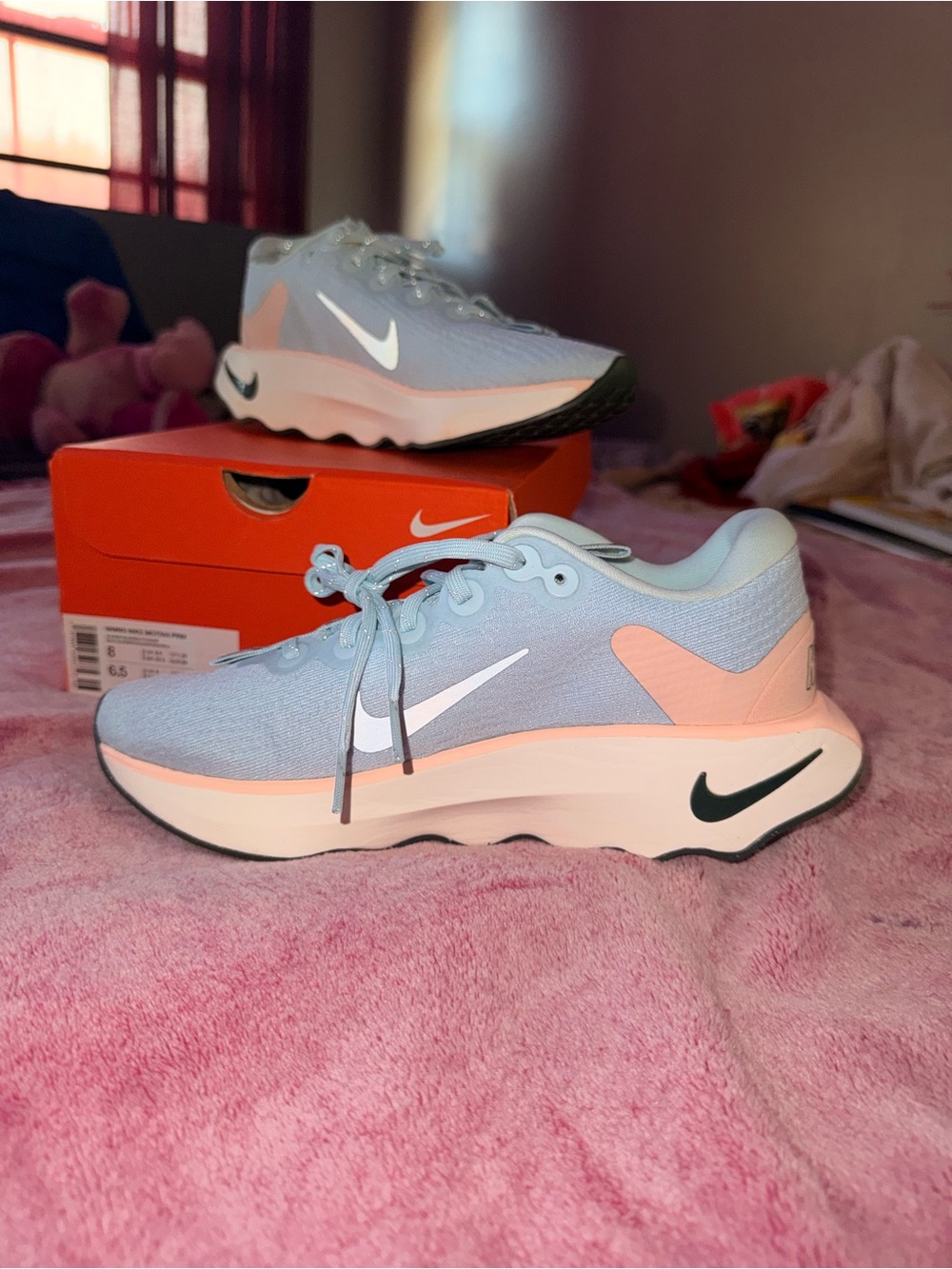 Nike Women's Motiva Premium Glacier Blue / Washed Coral / Vintage Gree